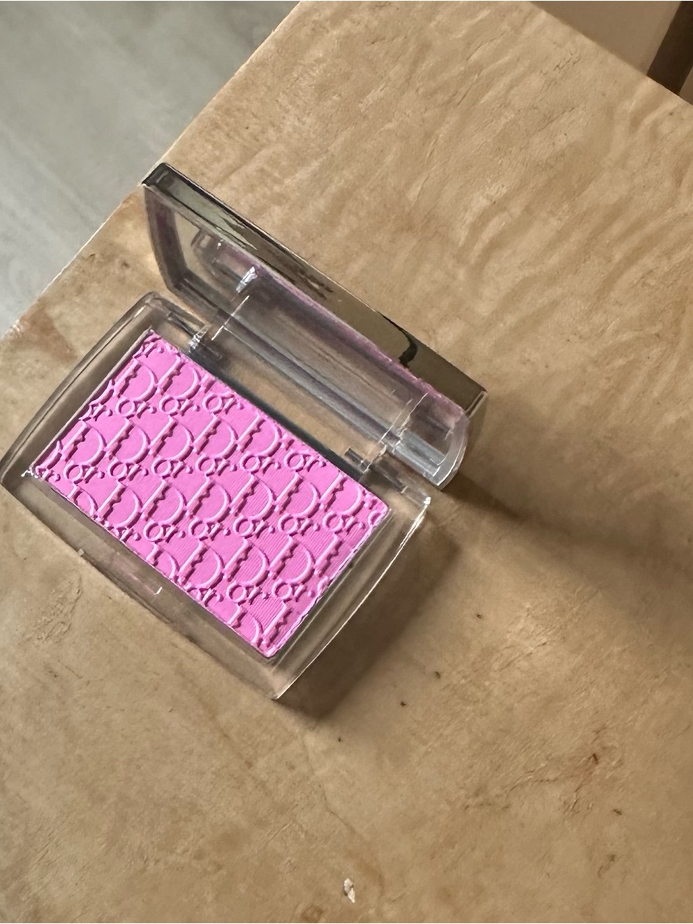 Dior Backstage Rosy Glow Blush — 001 Pink - Picture 4 of 5